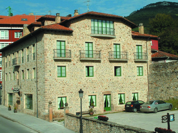 Hotel Villa De Cabrales Arenas De Cabrales Kültér fotó